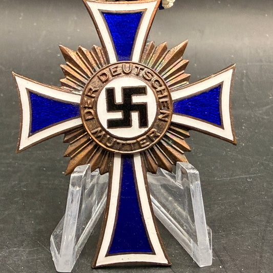 WW2 original artifact – Mutter Kreuz Bronze – interior detail