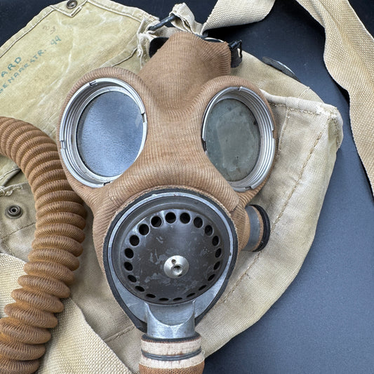 WW2 original artifact – British gas mask 1943 – interior detail