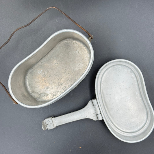 WW2 original artifact – German Mess Kit AEM A37 (1937) – interior detail