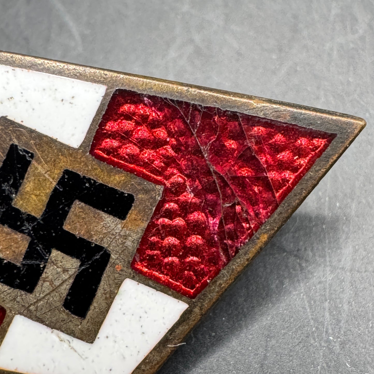 WW2 original artifact – Hitler Jugend cap badge M1/31 – interior page