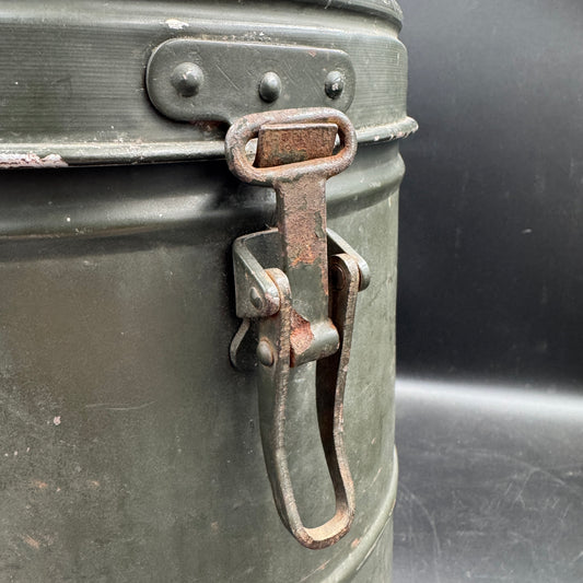 WW2 original artifact – WW2 Thermal container Wehrmacht – interior detail