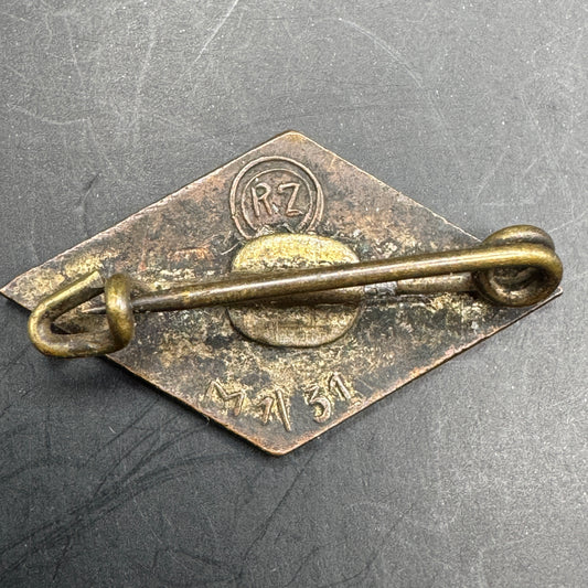 WW2 original artifact – Hitler Jugend cap badge M1/31 – interior detail