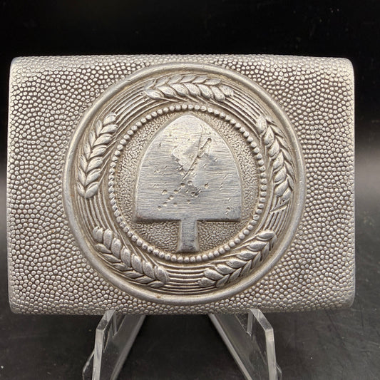 WW2 original artifact – Denazified RAD Belt Buckle (Herman Aurich 1937) with Original 95 cm Leather Belt – interior detail
