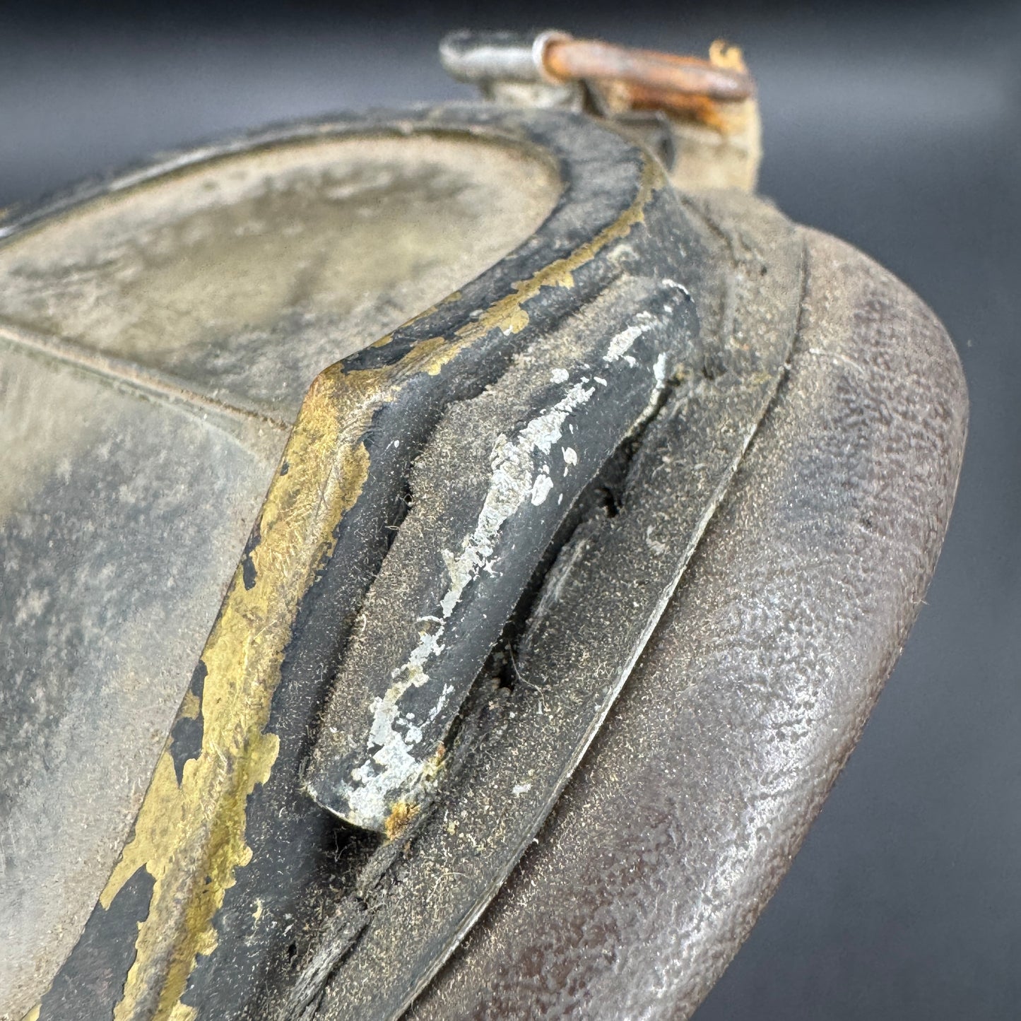 WW2 original artifact – Exclusive: RAF pilot goggles and glove / Captured Near Overloon – interior page