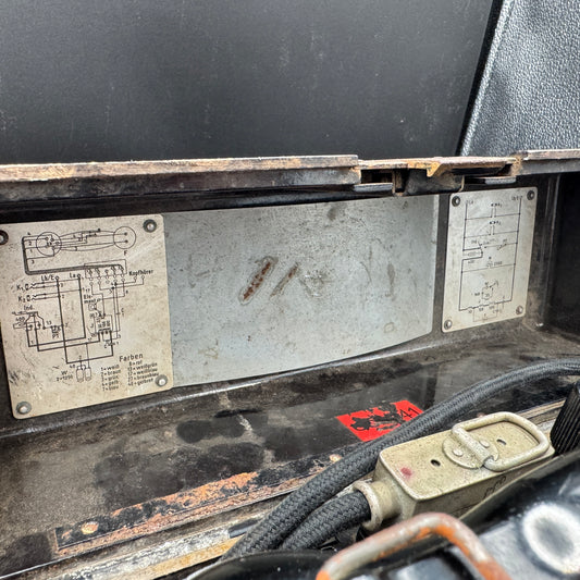 WW2 original artifact – Working German Field Telephone (FF33) 1941 – interior detail