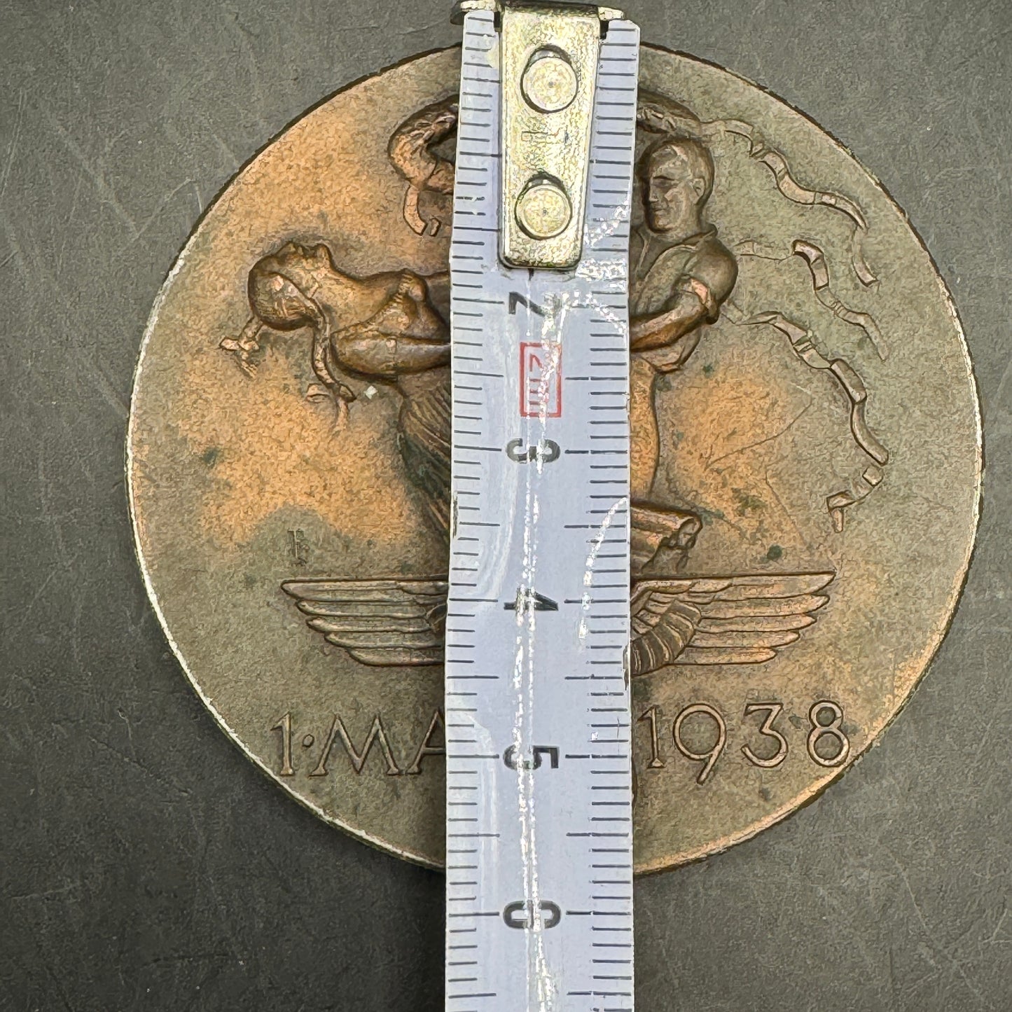 WW2 original artifact – Large Bronze Table Medal – “Tag der Arbeit” 1 May 1938 – Deschler München – interior page