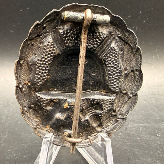 WW2 original artifact – WW1 Verwundeten Abzeichen (VWA) Schwarz – interior detail