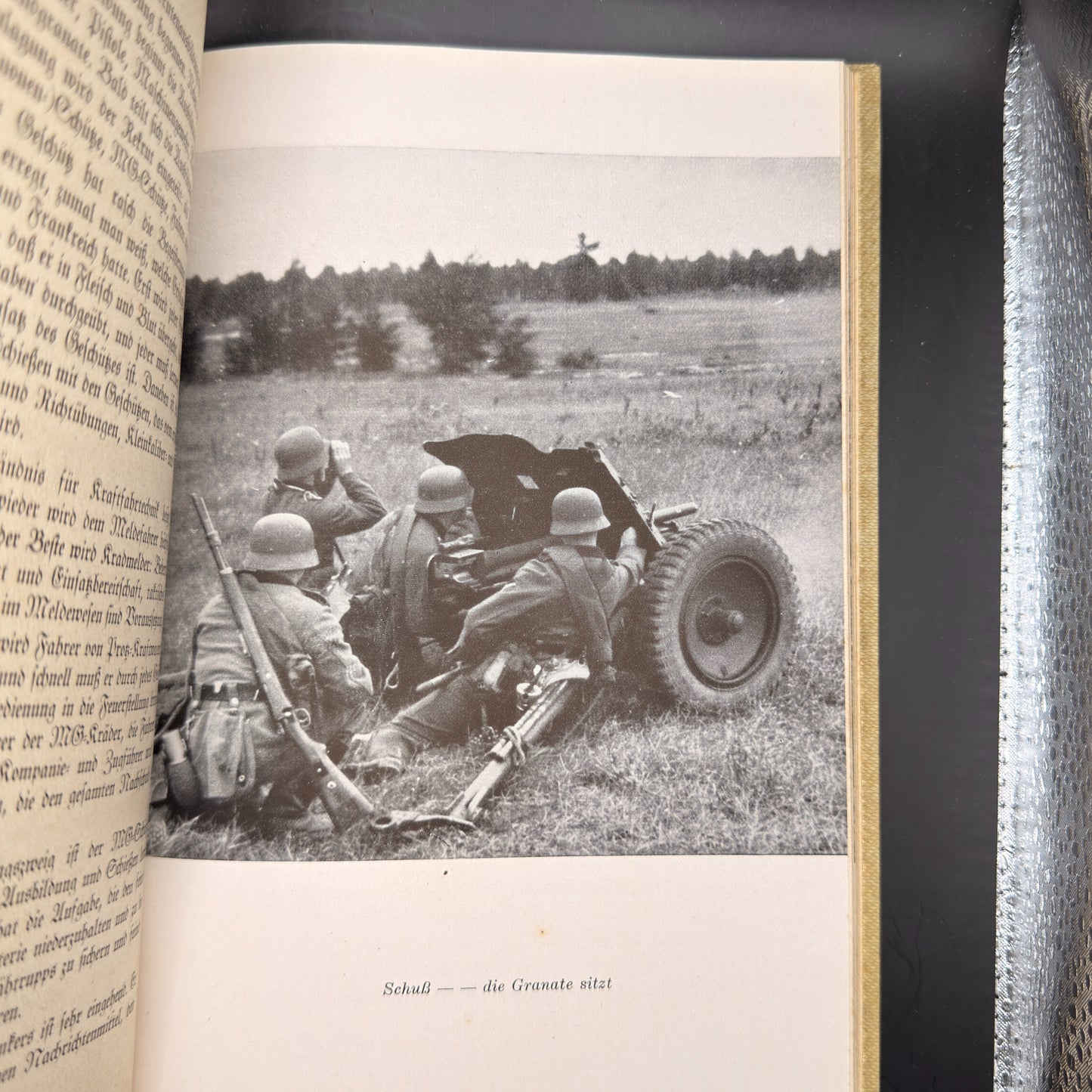 WW2 original artifact – Panzerjäger nach Vorn! 1942 – interior page