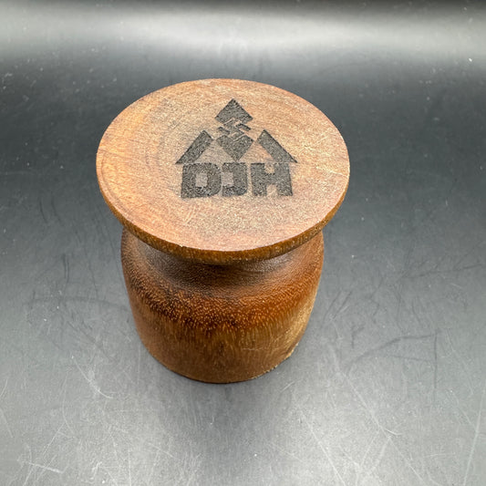 WW2 original artifact – Hitlerjugend Deutsches Jugend Herbergswerk egg cup – interior detail