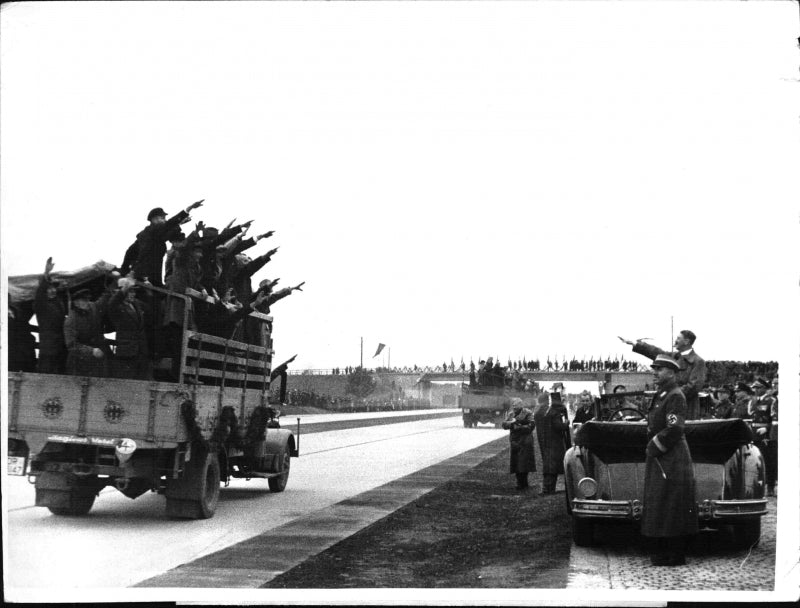 WW2 original artifact – First 1000 Kilometers Of The Autobahn Plaque By B.H. Mayer – interior page