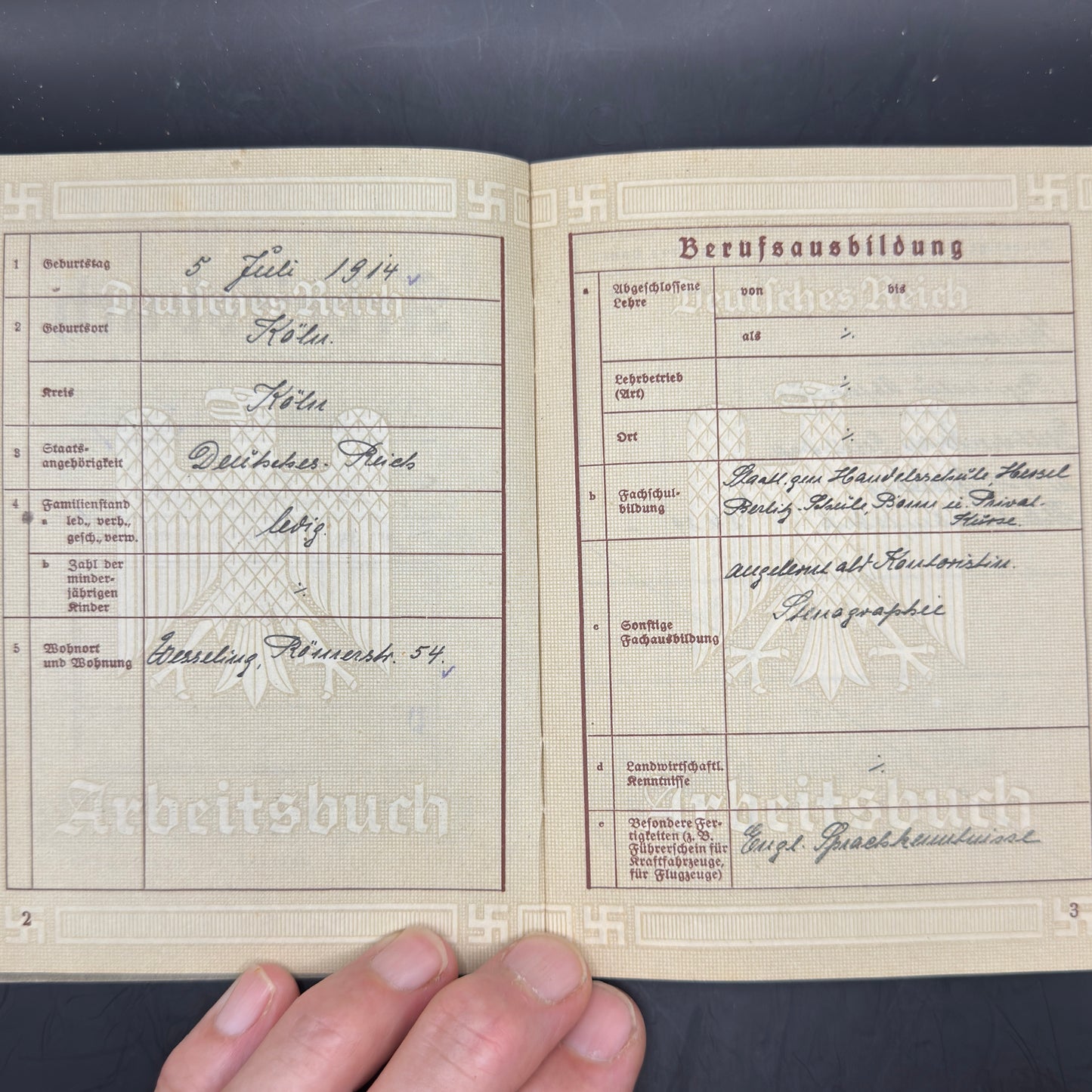 WW2 original artifact – Complete set Ahnenpass, Arbeitsbuch, Gesundheitspass, Arbeitsfront from 1 person – interior page