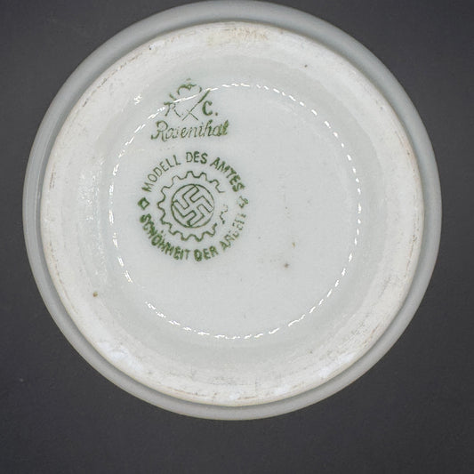 WW2 original artifact – WW2 DAF milk mug – interior detail