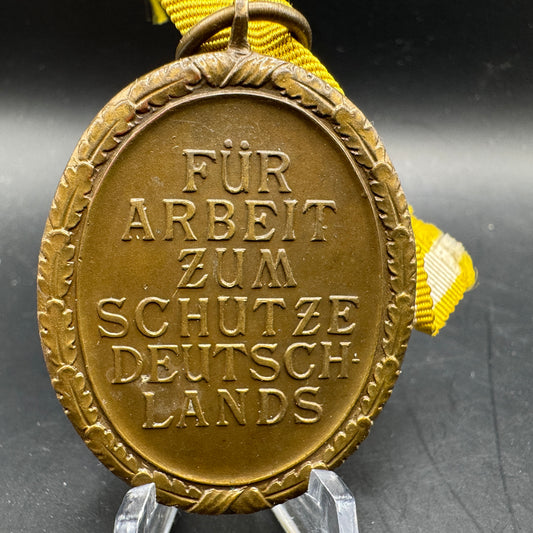 WW2 original artifact – Westwall medaille – interior detail