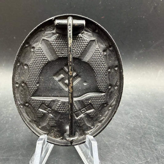 Rear view of WWII German Black Wound Badge Verwundetenabzeichen L/56