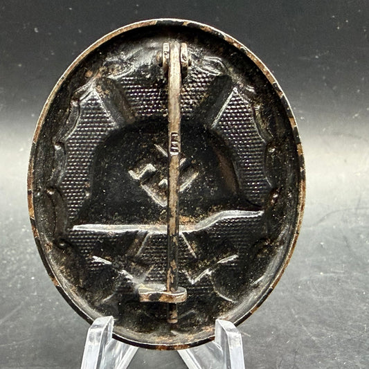 Verwundetenabzeichen black iron badge Menze Wien reverse