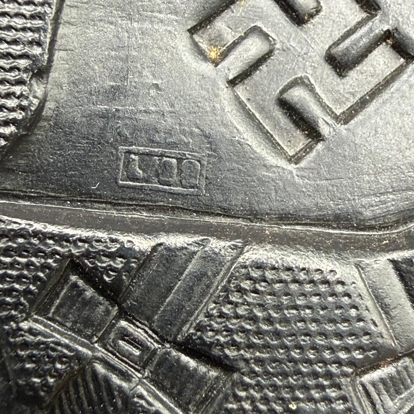 Close-up of L/53 maker mark and reverse numbering