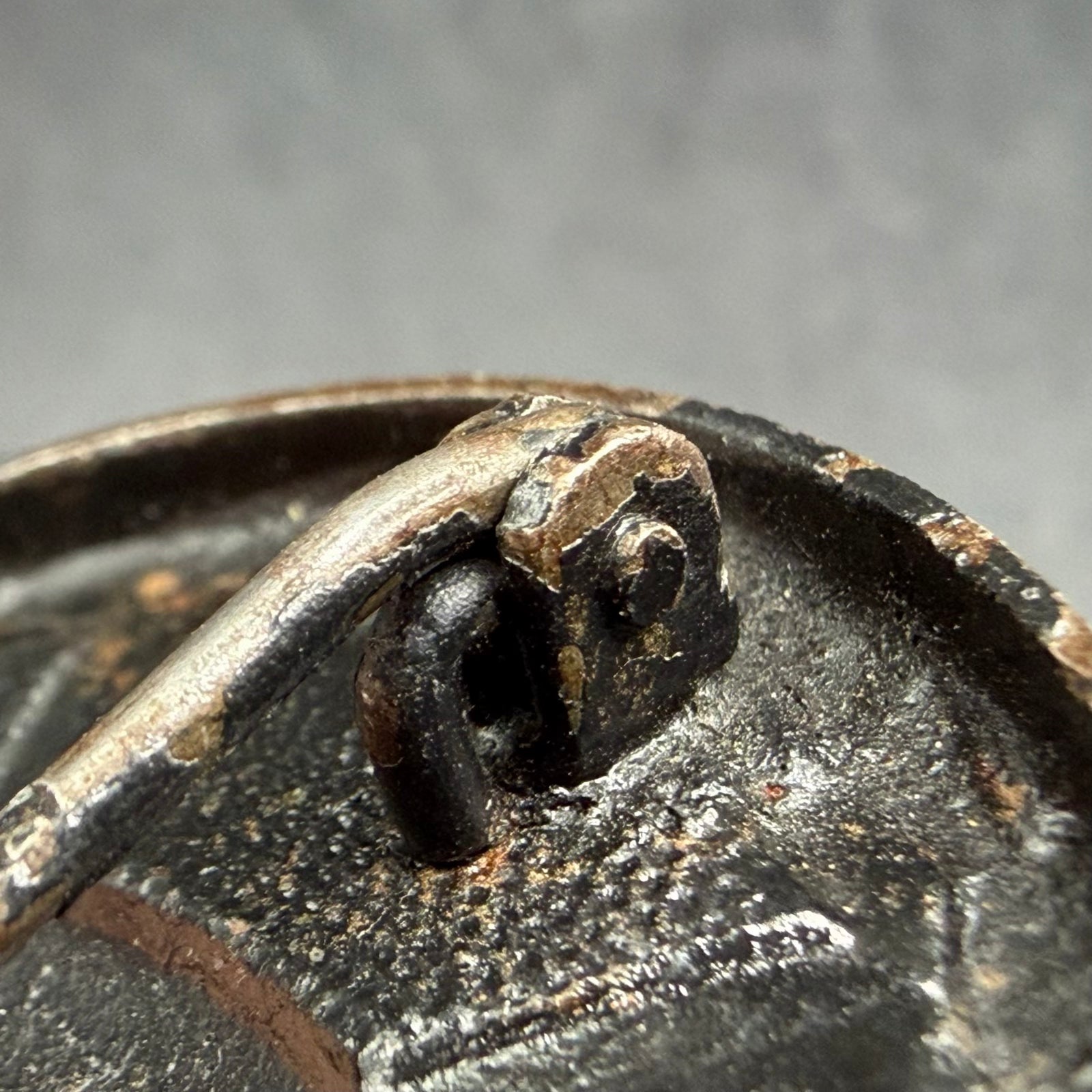 Small iron hinge detail WW2 Black Wound Badge PKZ 118