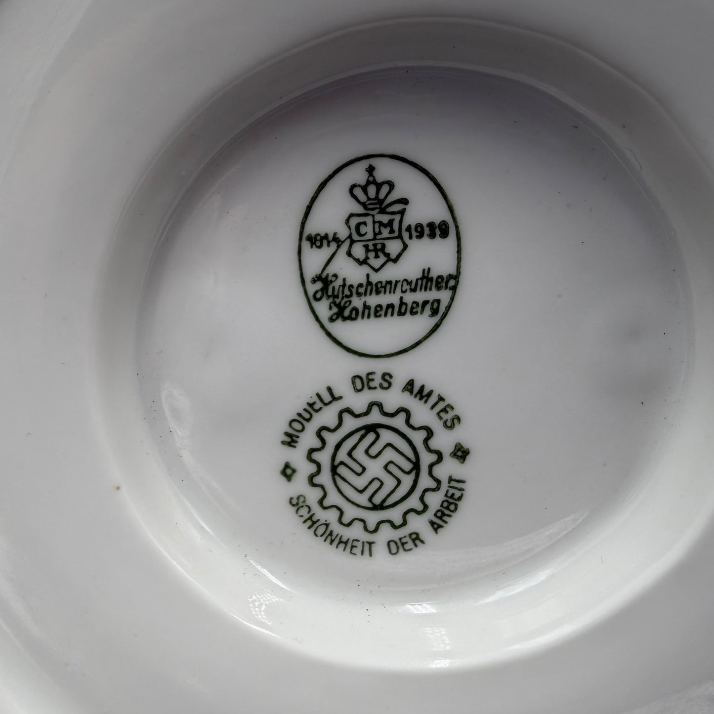 WW2 original artifact – Rare WW2 “Schönheit der Arbeit” Porcelain Gravy Boat – Hutschenreuther Hohenberg – 1939 Model – Excellent Condition – interior detail