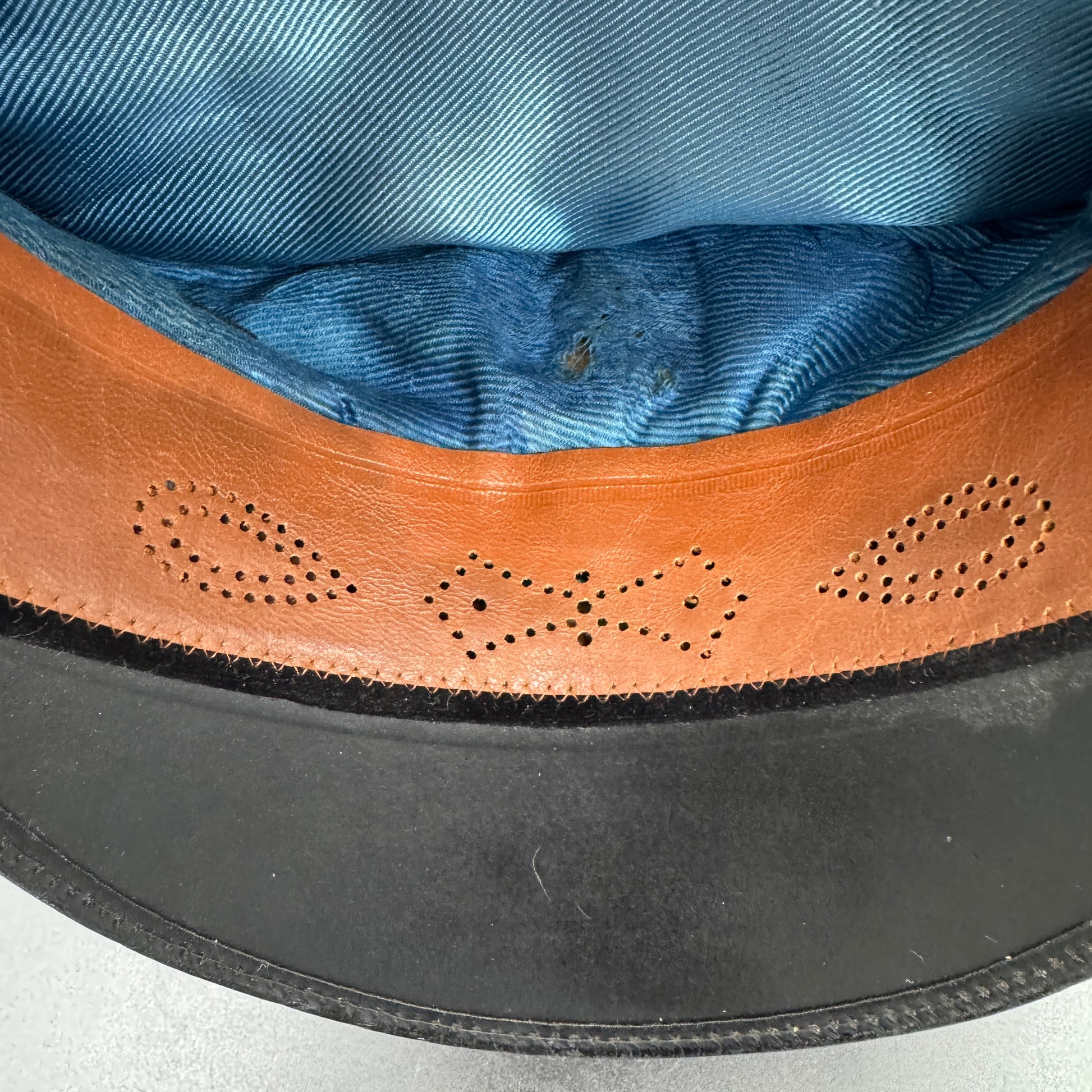 WW2 original artifact – DAF Visor Cap – interior page