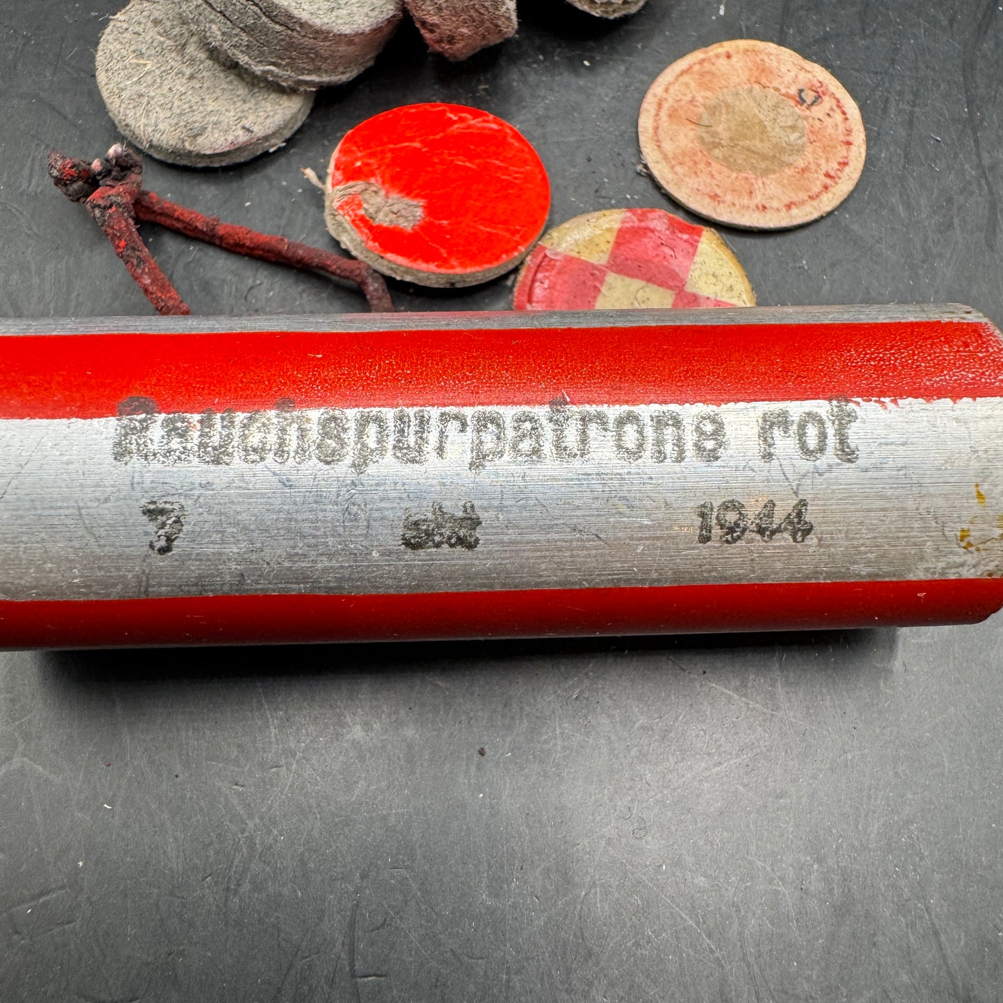 WW2 original artifact – Signalpatrone Rot 1944 inert – interior detail