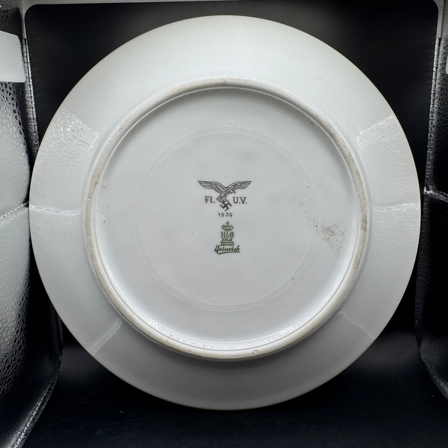 WW2 original artifact – Luftwaffe dinner plate 1939 Heinrich – interior detail