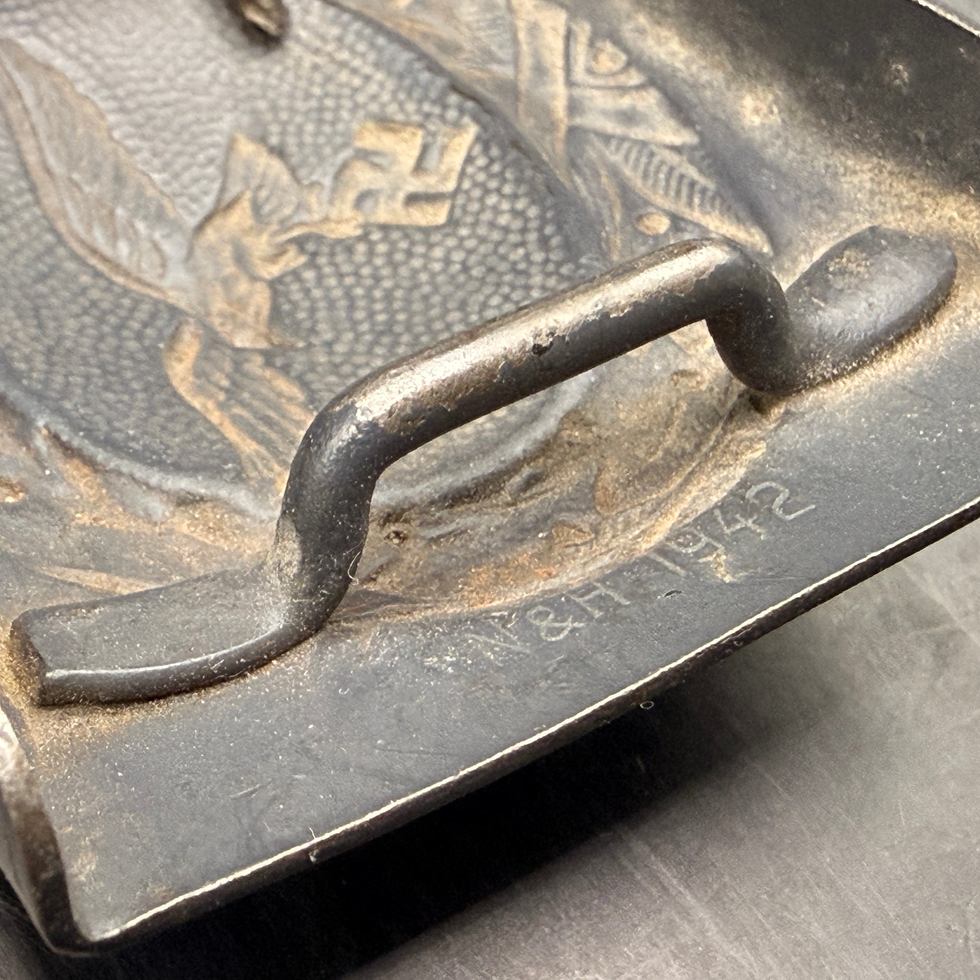 WW2 original artifact – Luftwaffe steel belt buckle by Noelle & Hueck 1942 – interior page