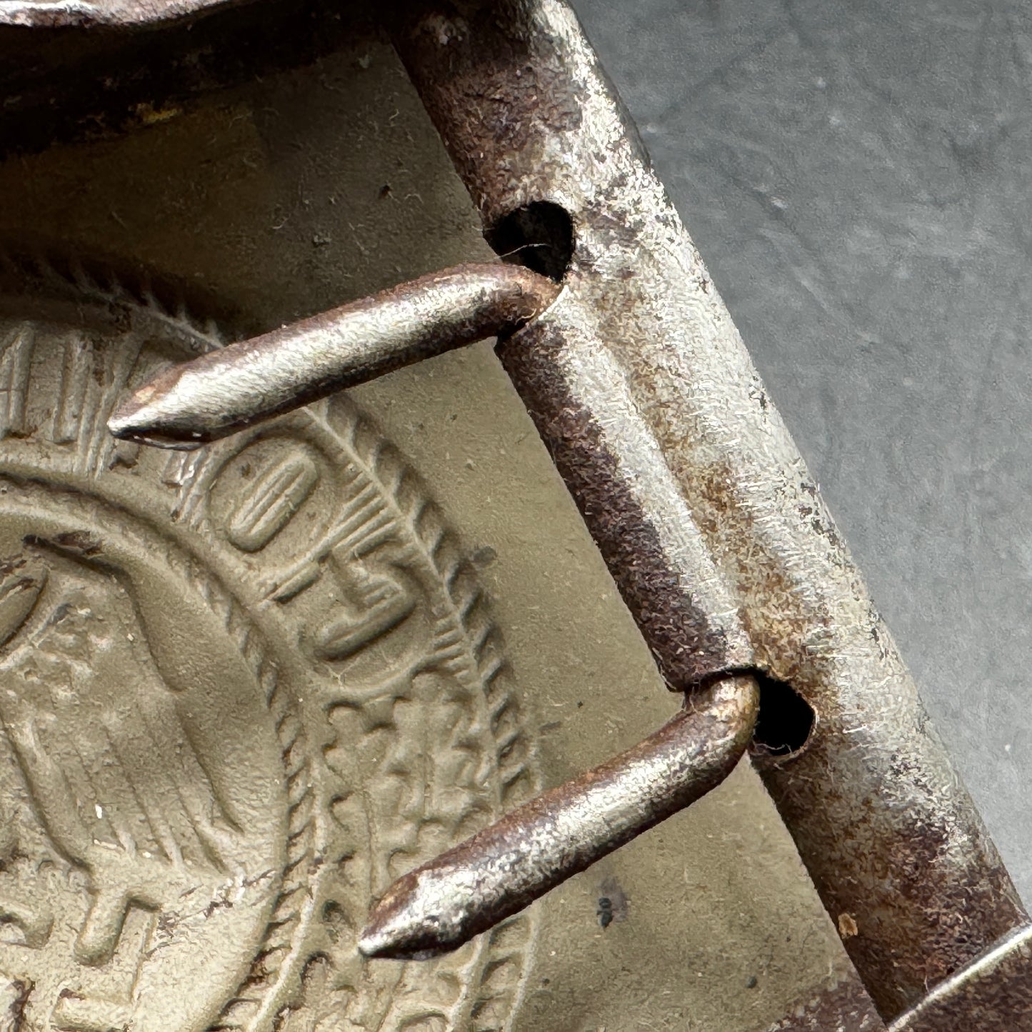 WW2 original artifact – Wehrmacht steel buckle Brüder Schneider – interior page