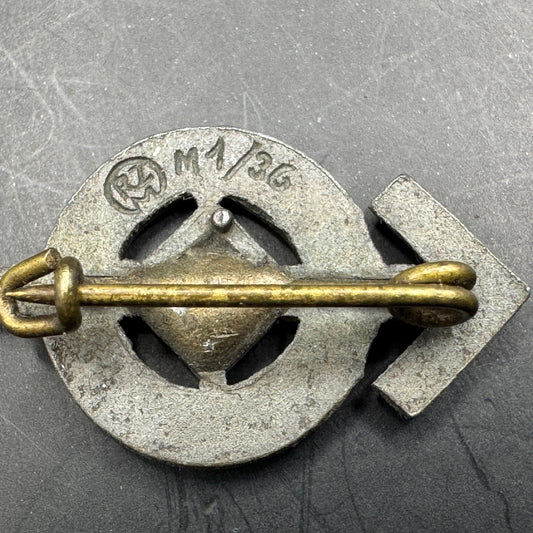 WW2 original artifact – Mini Hitlerjugend (HJ)-Leistungsabzeichen in Silver RZM M1/36 – interior detail