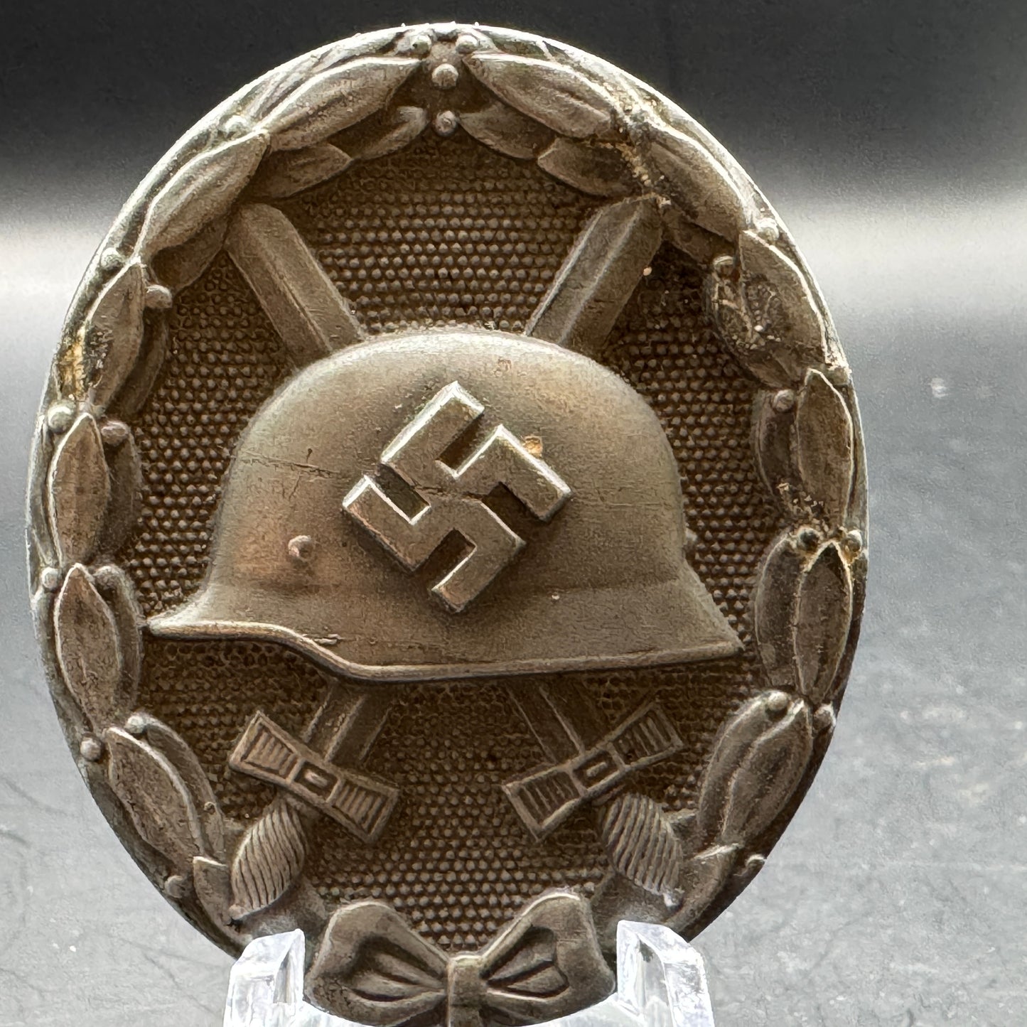 WW2 original artifact – Verwundeten Abzeichen Silber 26 – interior page