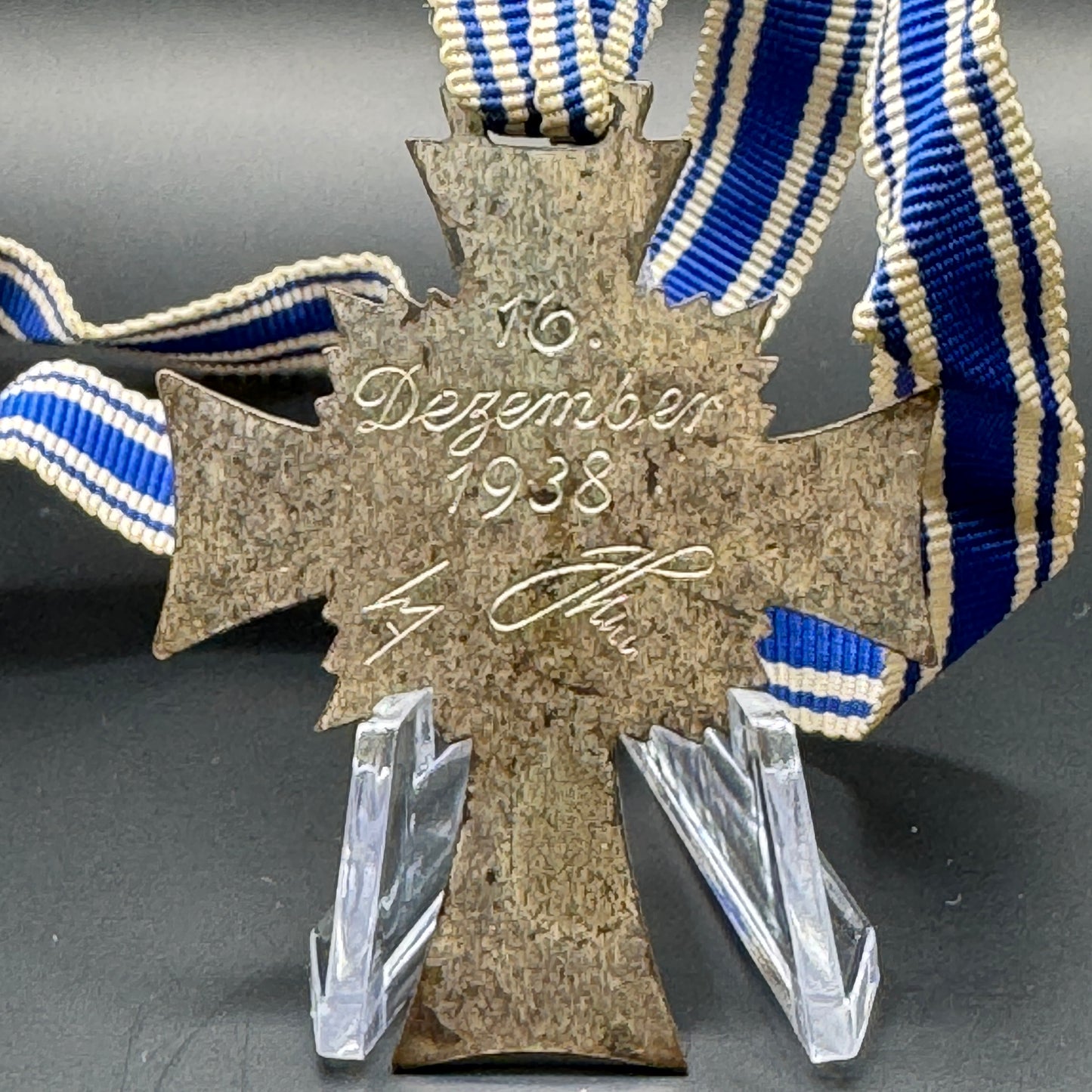 WW2 original artifact – Mutter Kreuz Silber – interior detail