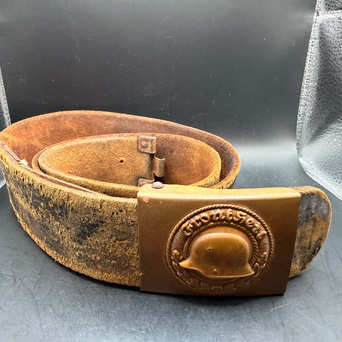 WW2 original artifact – Belt buckle & belt Frontheil – Stahlhelm Bund – interior title page