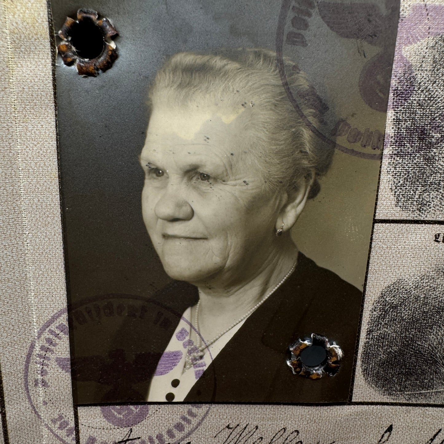 WW2 original artifact – Kennkarte Anna Weller – interior title page