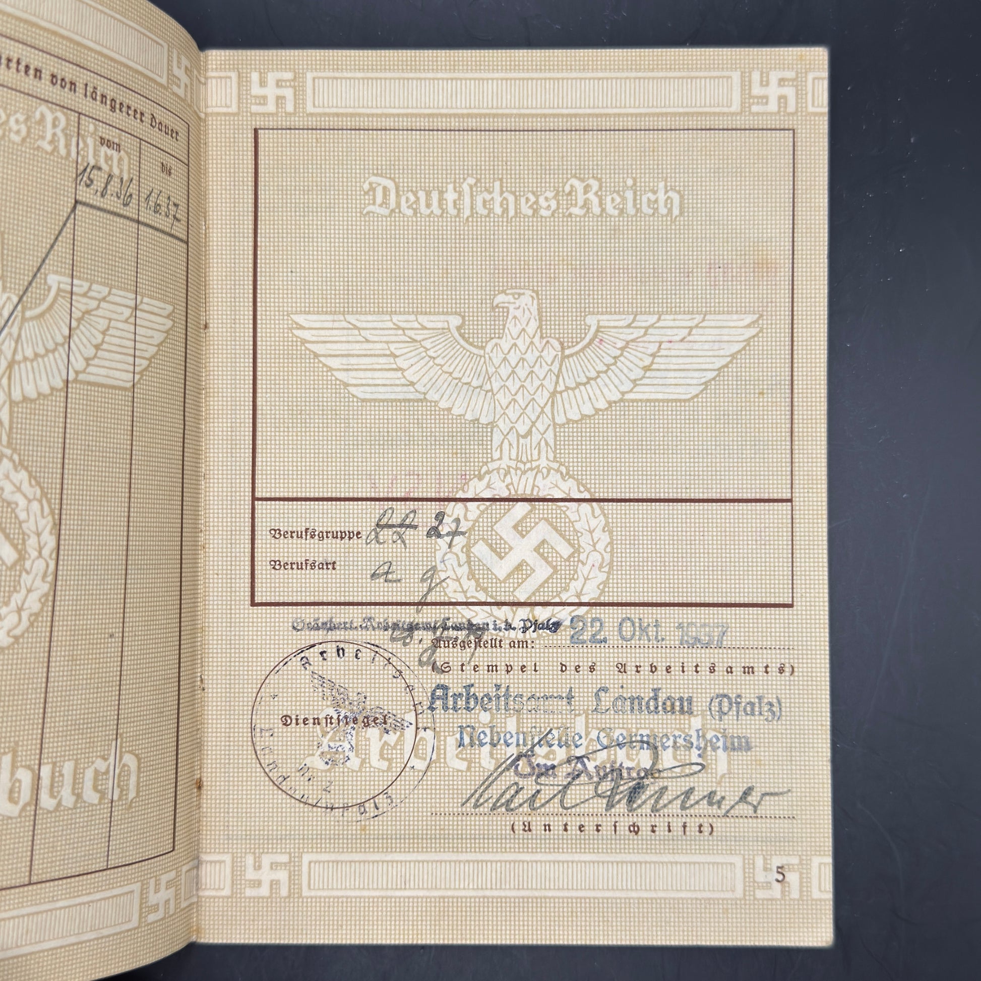 WW2 original artifact – Arbeitsbuch + Ausweiskarte Kindergärtnerin NSDAP – interior page