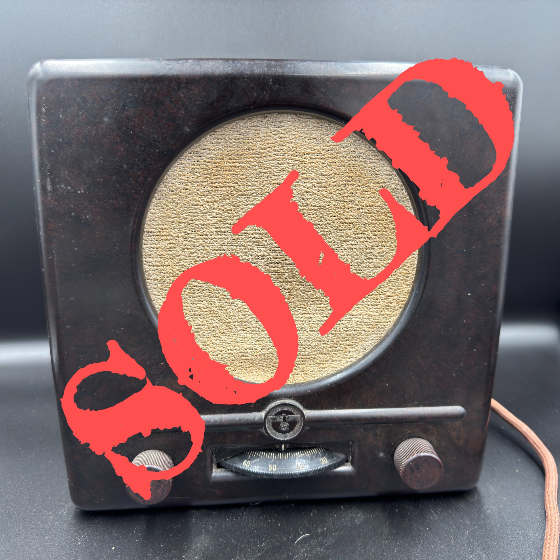 WW2 original artifact – Deutscher Kleinempfänger 1938 – AxisArtifacts