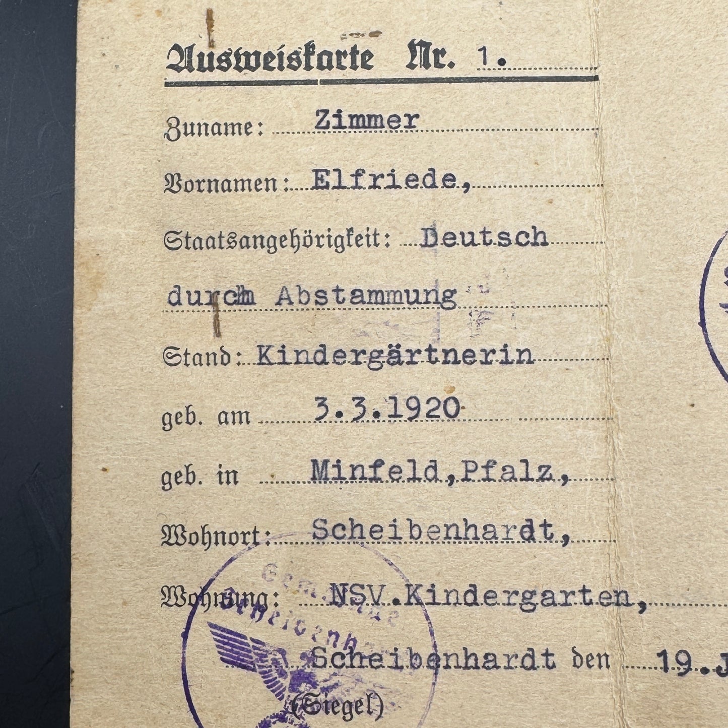 WW2 original artifact – Arbeitsbuch + Ausweiskarte Kindergärtnerin NSDAP – interior page