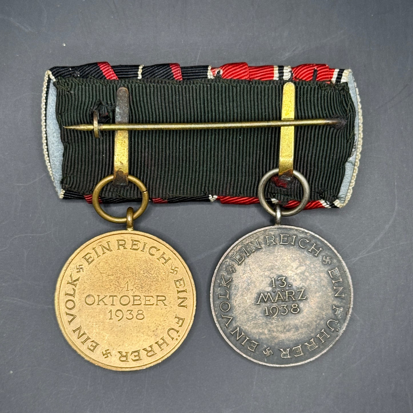 WW2 original artifact – Two-pieced medal-bar Austrian- and Czech 'Anschluss' – interior detail