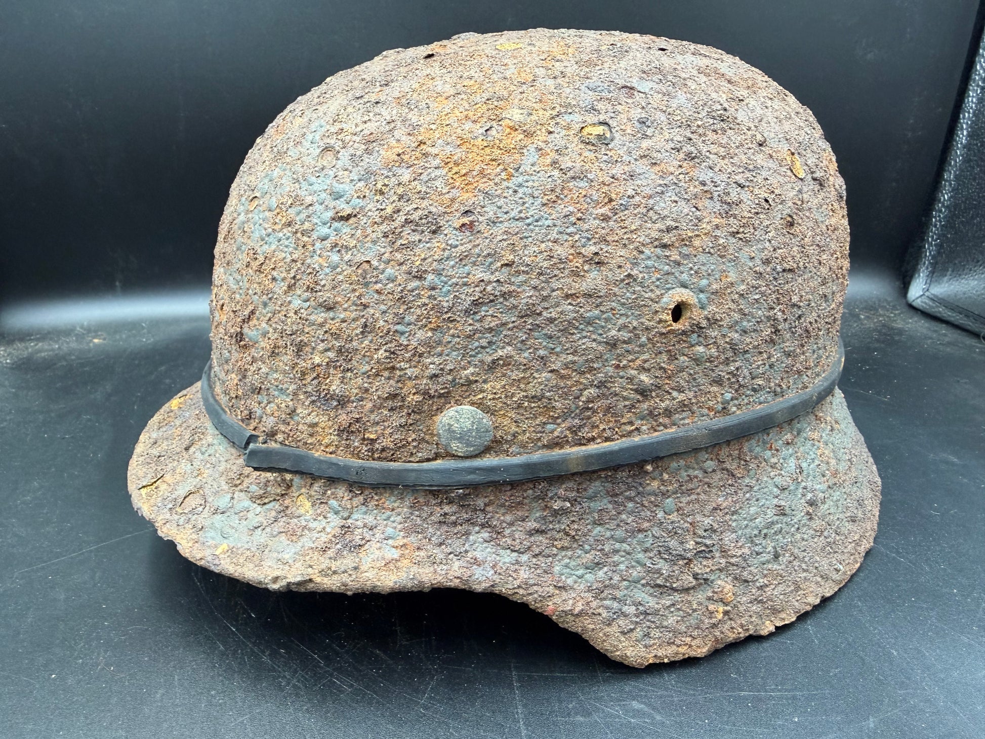 WW2 original artifact – Exceptional Battlefield-Recovered Helmet Courland Pocket Latvia (ALHISTORYTEAM) – AxisArtifacts