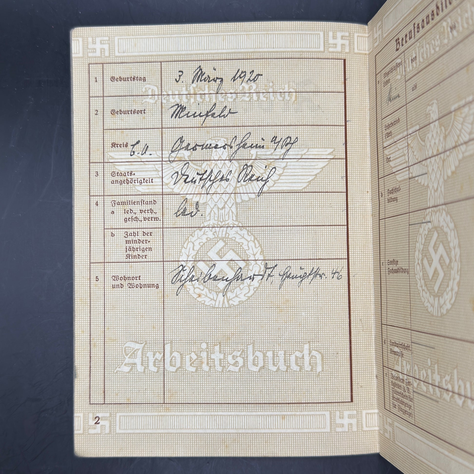 WW2 original artifact – Arbeitsbuch + Ausweiskarte Kindergärtnerin NSDAP – interior page