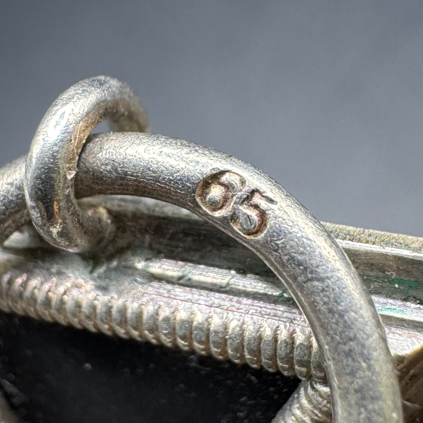 WW2 original artifact – Eiserne Kreuz 2 65 Klein & Quenzer AG – interior detail