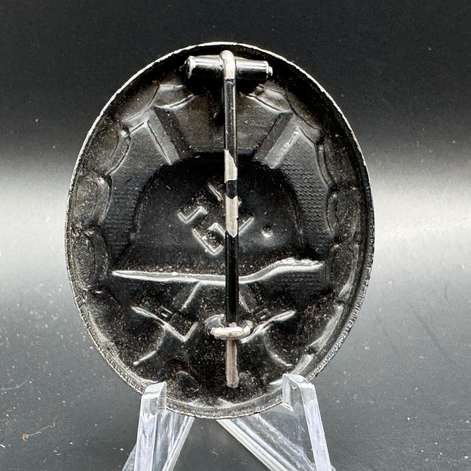 WW2 original artifact – Verwundeten Abzeichen (VWA) Schwarz – interior detail