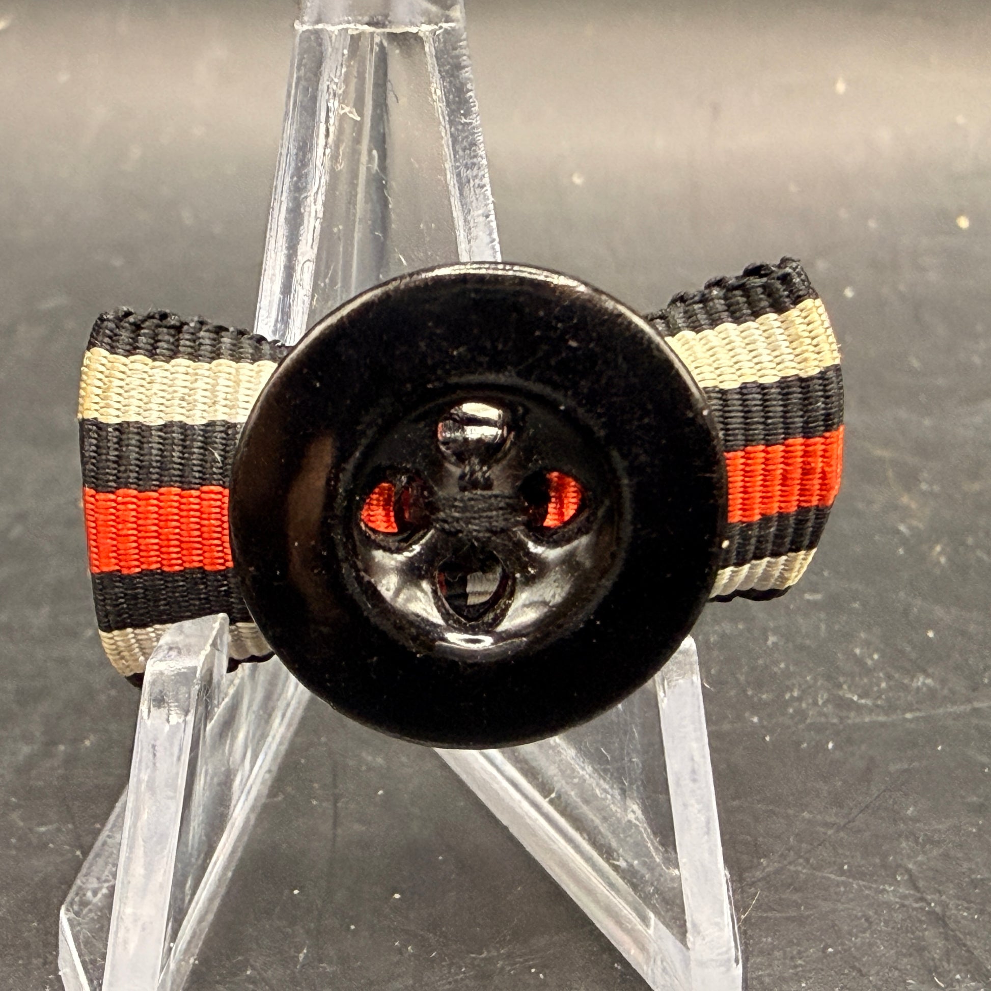 WW2 original artifact – Pre-WWII German 2-Position Button Hole Ribbon, 1914 Iron Cross – interior detail