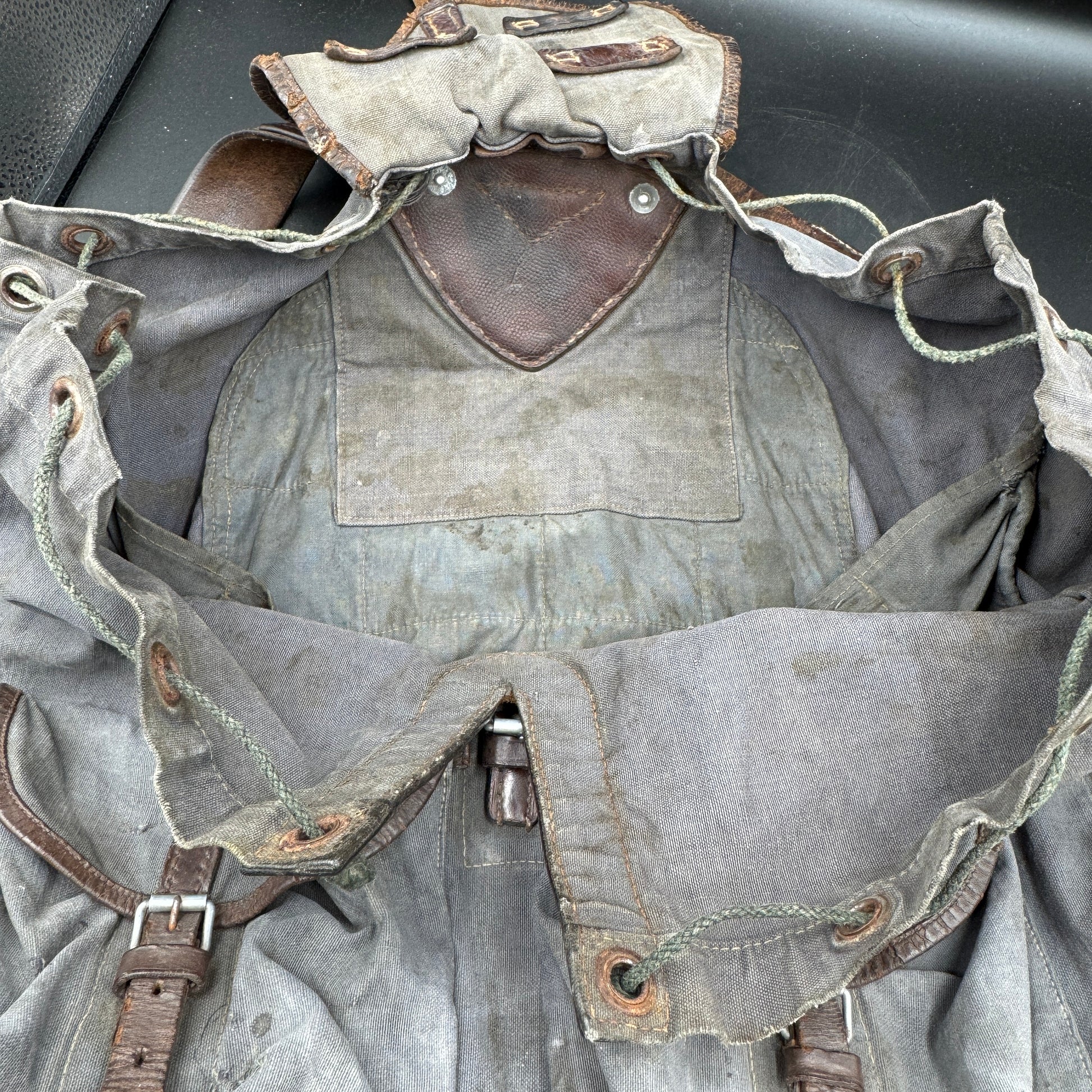 WW2 original artifact – Luftwaffe Rücksack – interior page