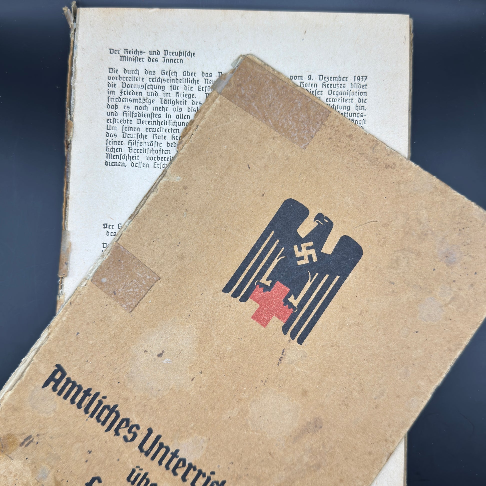 WW2 original artifact – Amtliches Unterrichtbuch über Erste Hilfe 1943 – interior title page