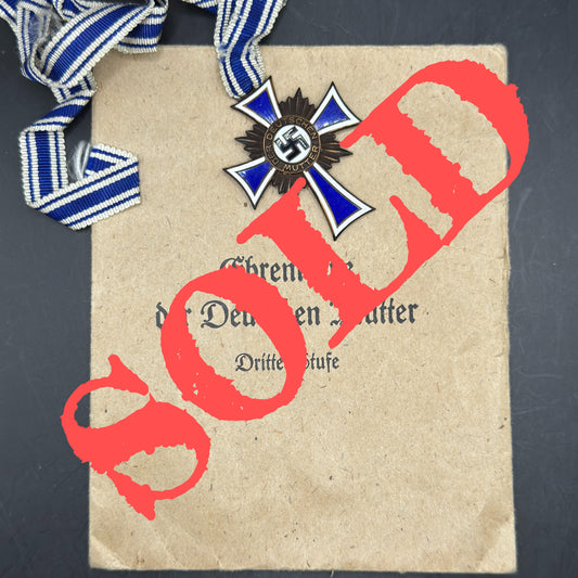 WW2 original artifact – Ehrenkreuz der Deutschen Mutter Mutterkreuz in bronze with pouch – AxisArtifacts