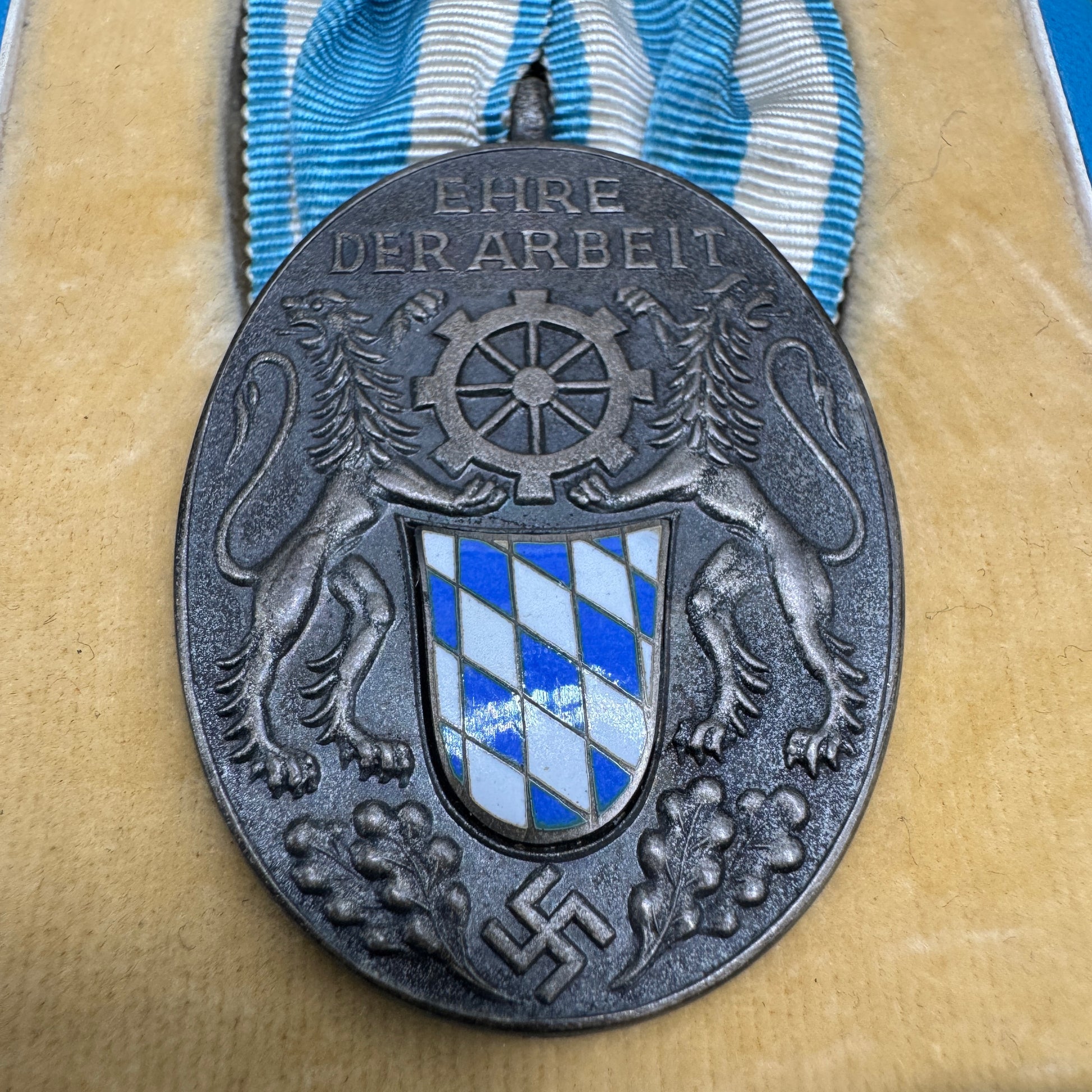 WW2 original artifact – Treudienstabzeichen der Bayerischen Industrie – interior page
