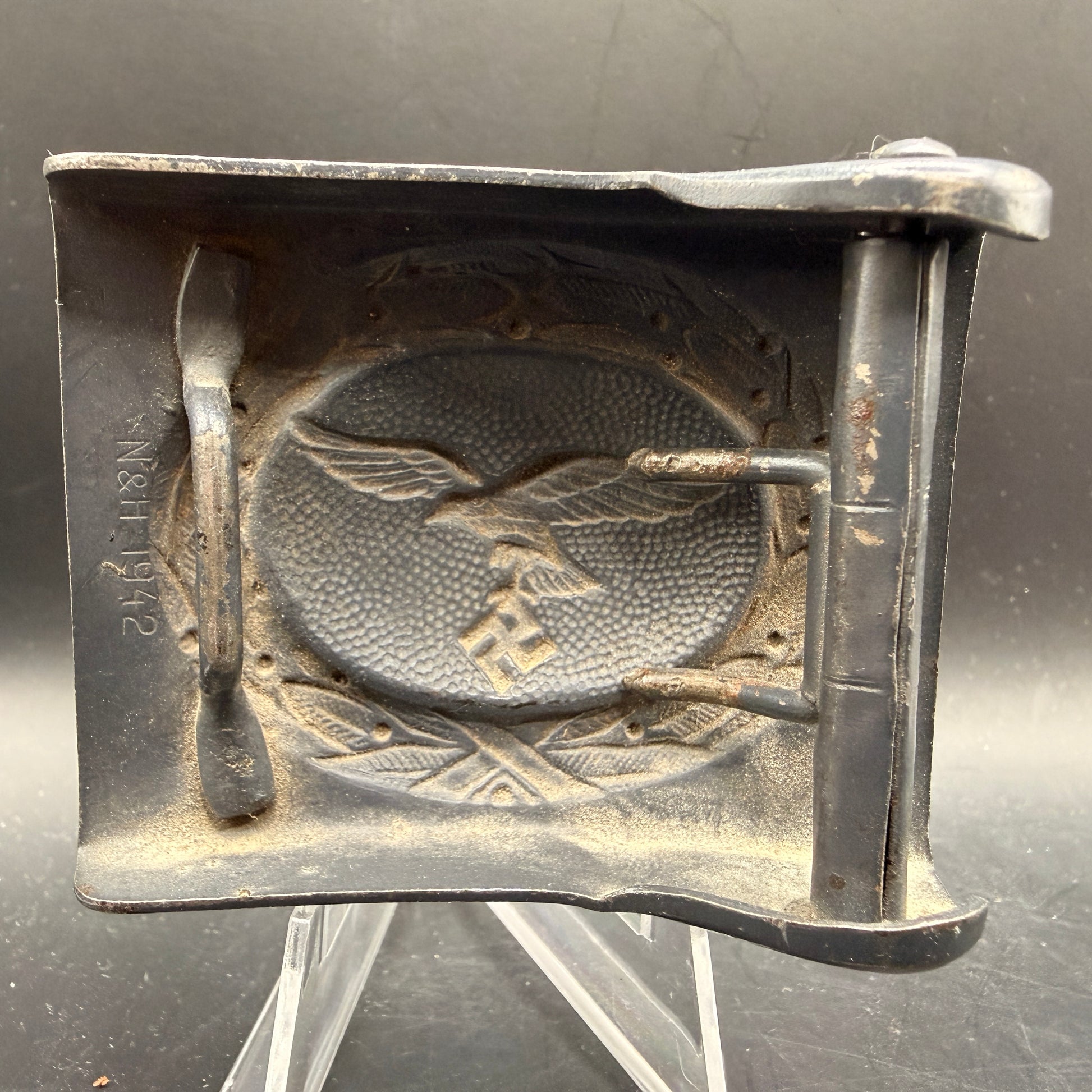 WW2 original artifact – Luftwaffe steel belt buckle by Noelle & Hueck 1942 – interior detail