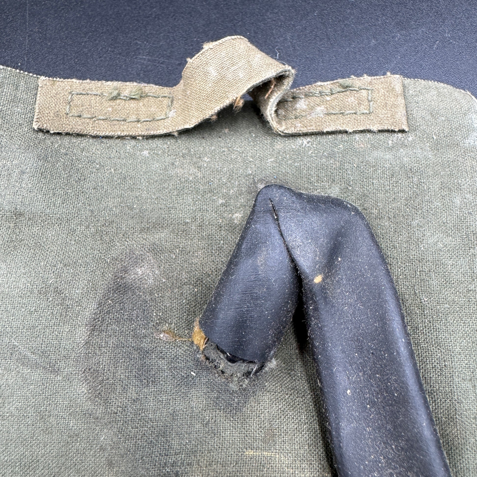 WW2 original artifact – WWII US ARMY JUNGLE FLOTATION BLADDER 1943 – interior detail