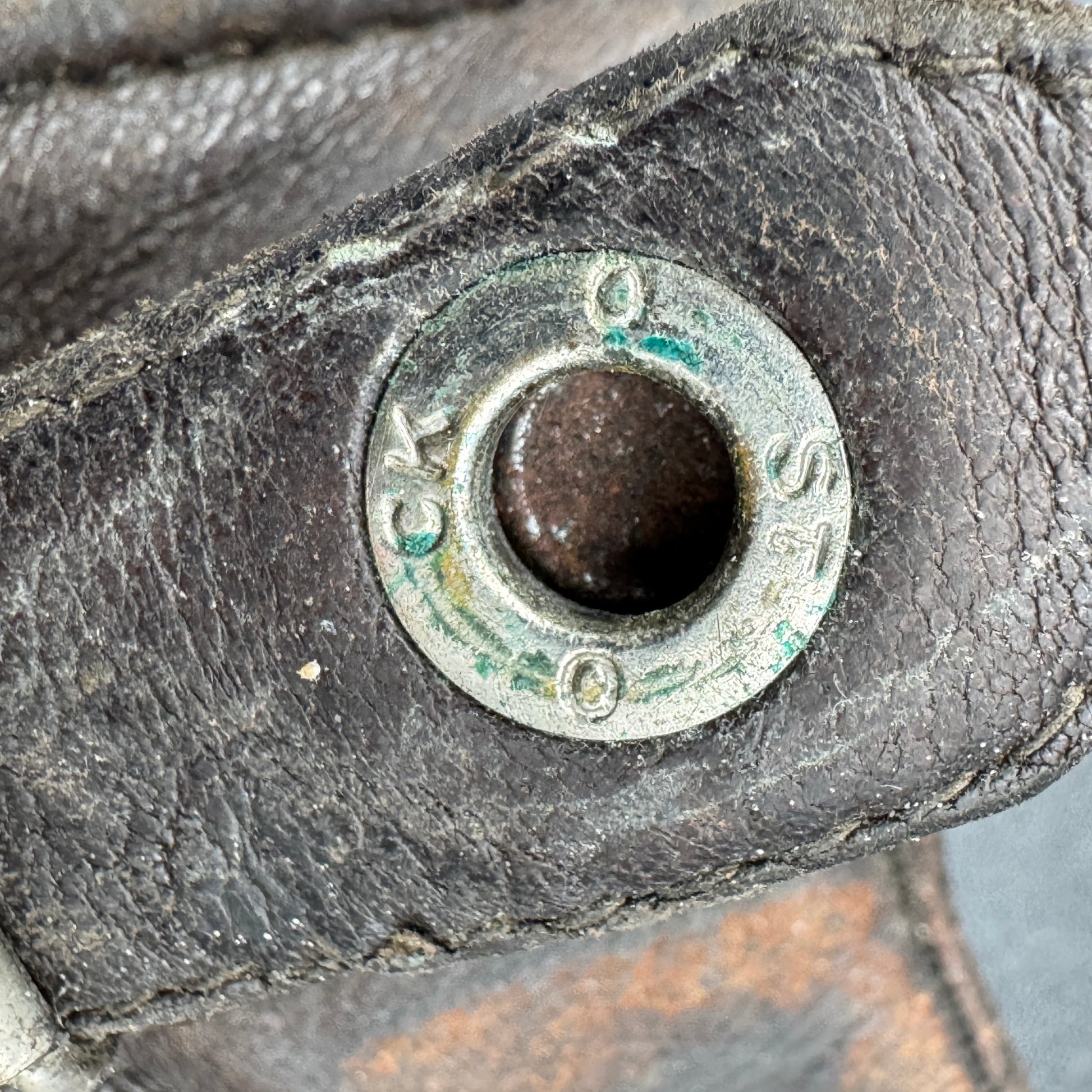 WW2 original artifact – Exclusive: RAF pilot goggles and glove / Captured Near Overloon – interior page