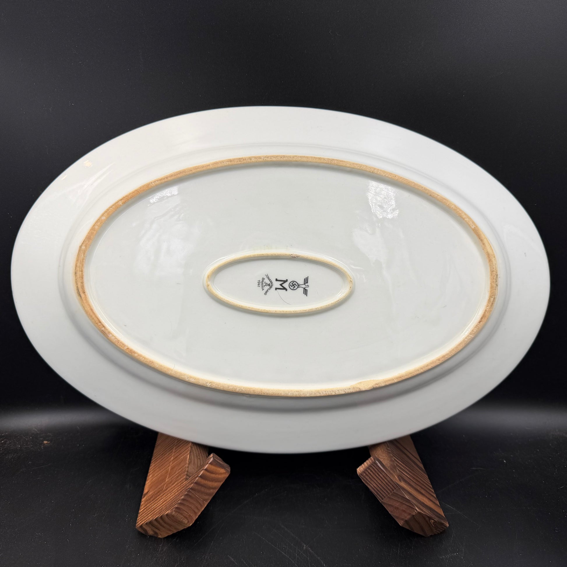 WW2 original artifact – Kriegsmarine Serving Platter 1941 Johann Haviland – interior detail