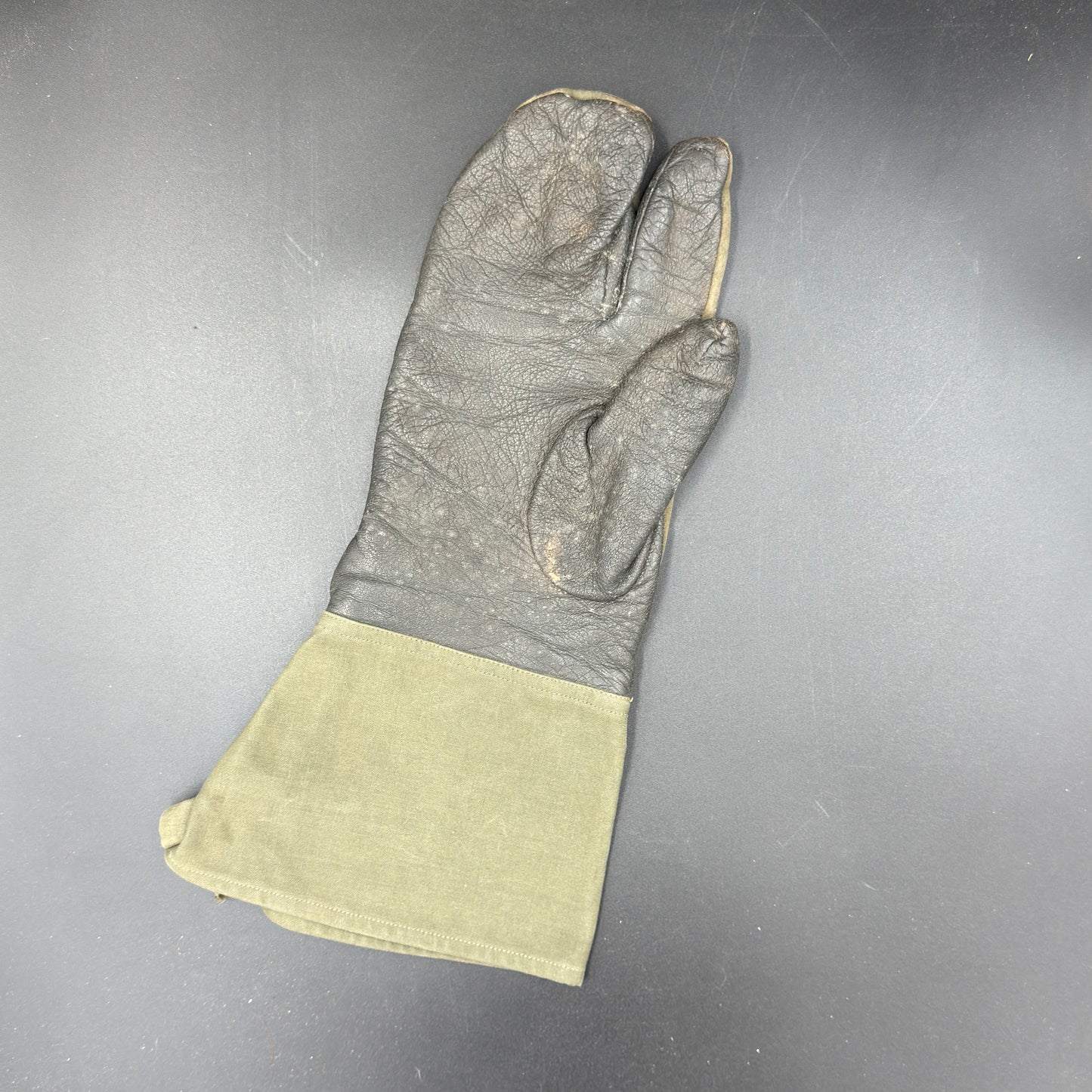 WW2 original artifact – Wehrmacht Kradmelder glove Right – AxisArtifacts